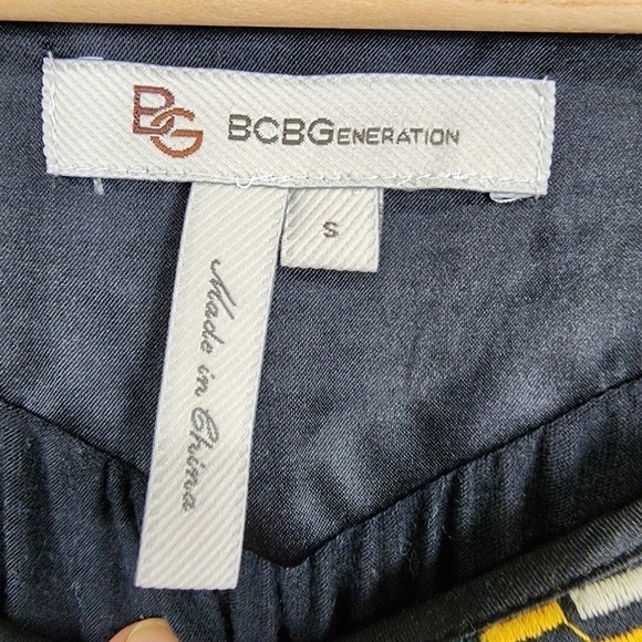 BCBGeneration Black Boho Embroidered Neckline Top Size S - Picture 2 of 9